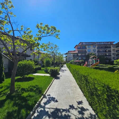 трехкомнатный с видом на море Apartment *