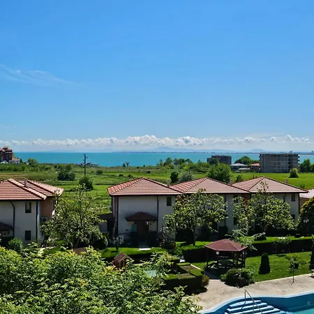 Apartment трехкомнатный с видом на море Aheloy