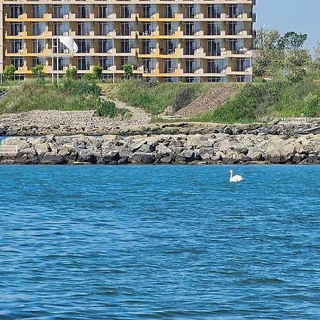 трехкомнатный с видом на море Aheloy